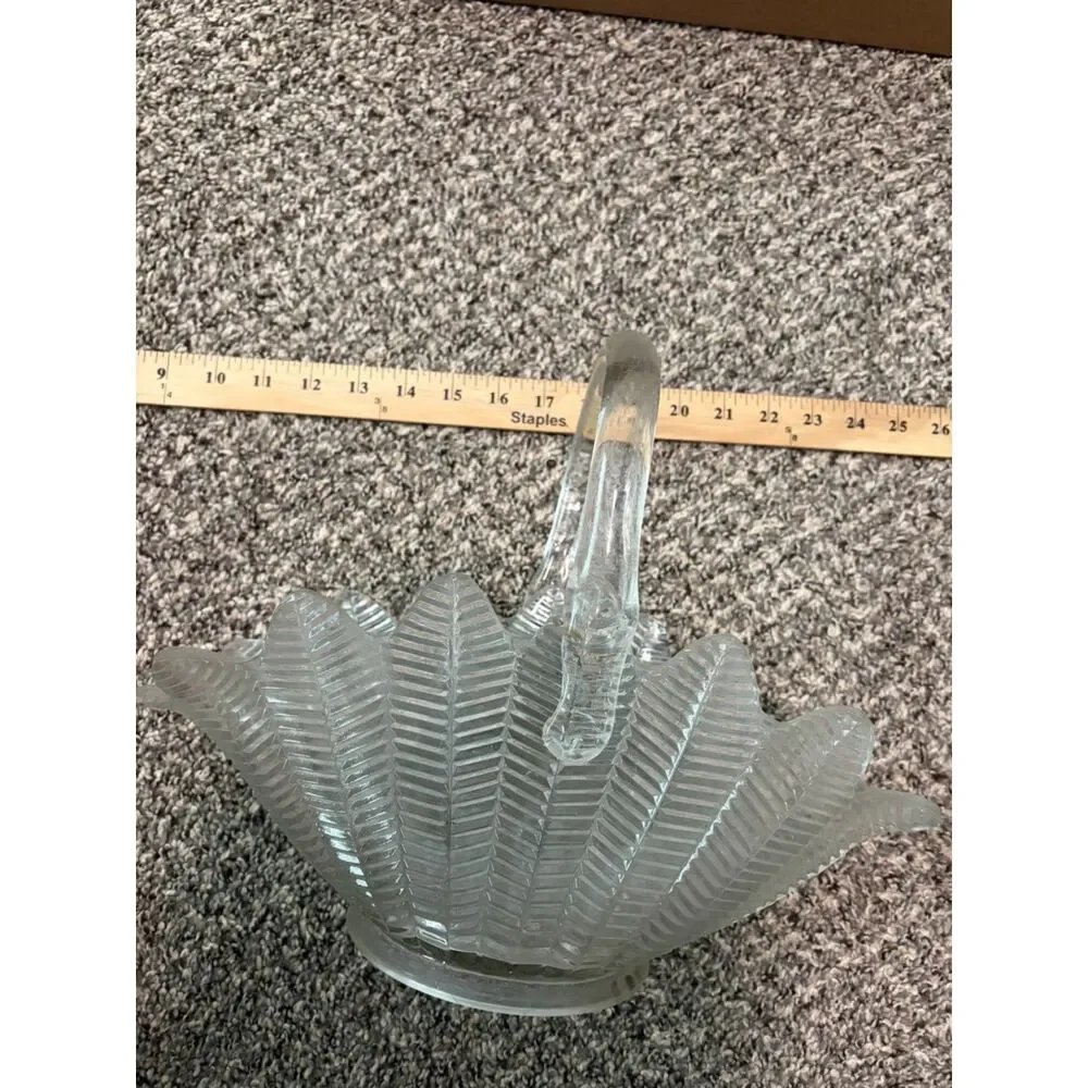 vtg LE smith clear glass feather pattern basket with handle